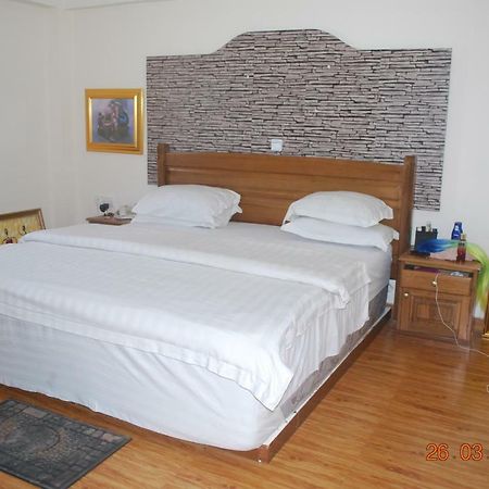 Ampomaah Hotel Accra Exterior photo