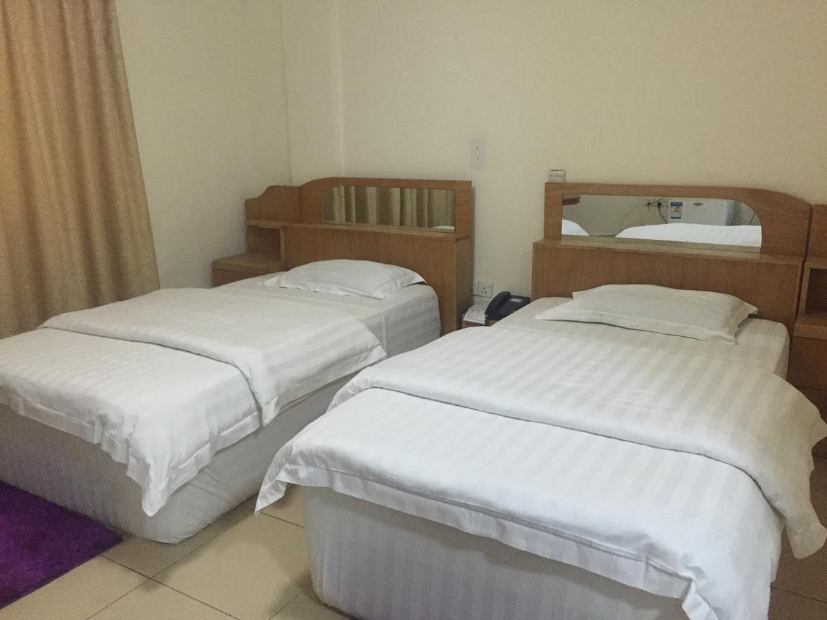 Ampomaah Hotel Accra Exterior photo