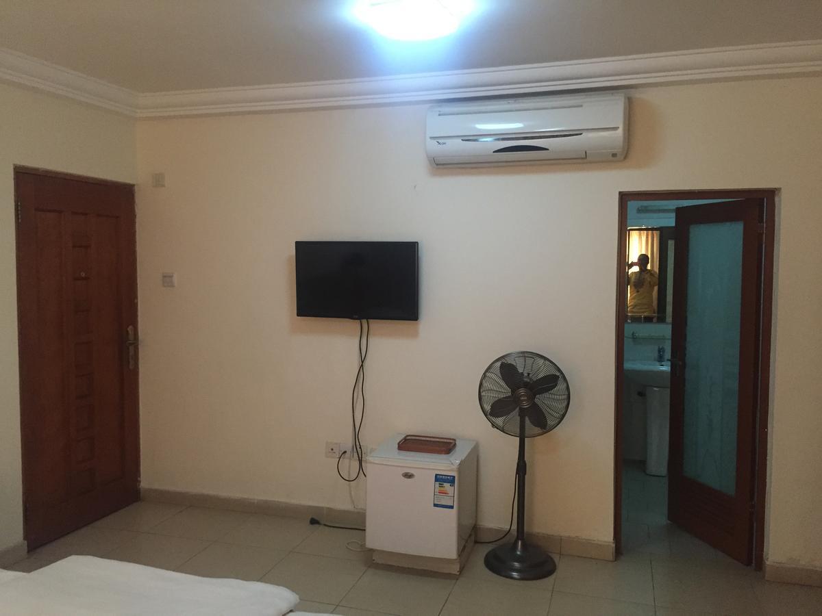 Ampomaah Hotel Accra Room photo