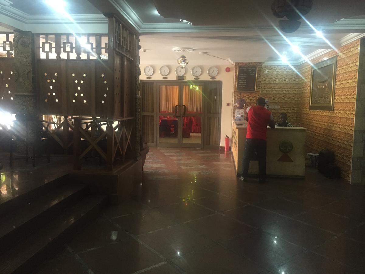 Ampomaah Hotel Accra Exterior photo