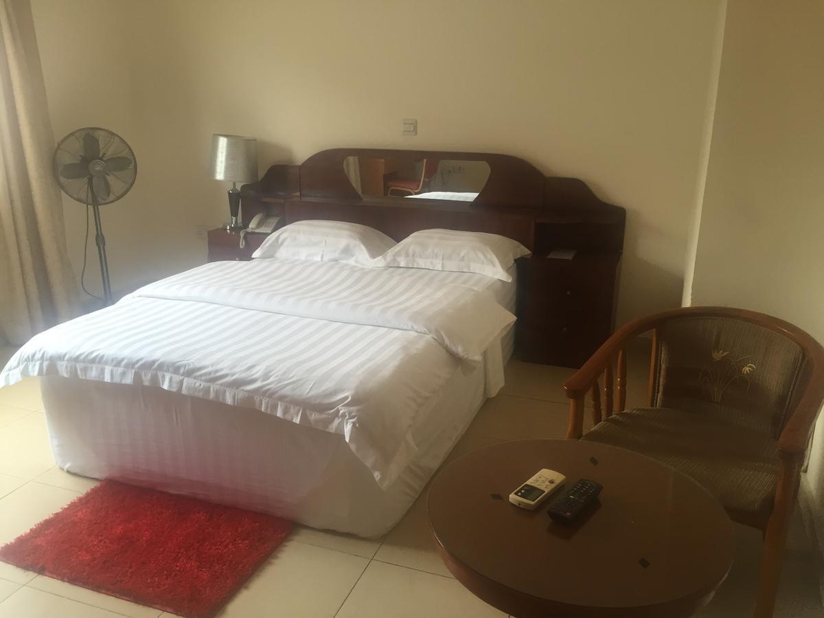 Ampomaah Hotel Accra Exterior photo