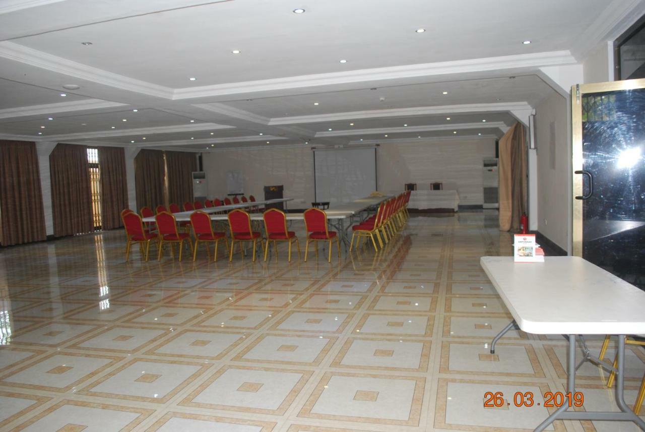 Ampomaah Hotel Accra Exterior photo