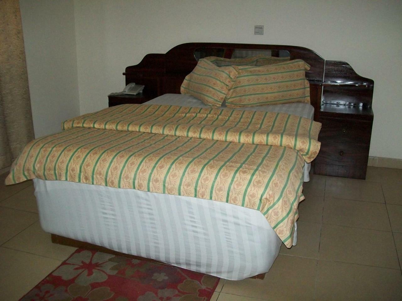Ampomaah Hotel Accra Exterior photo