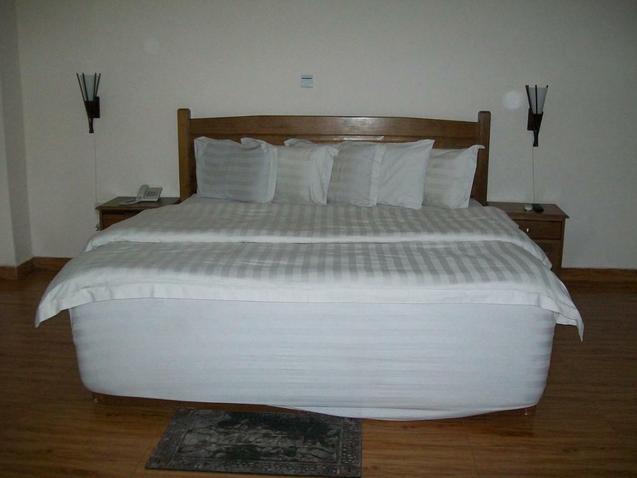 Ampomaah Hotel Accra Exterior photo