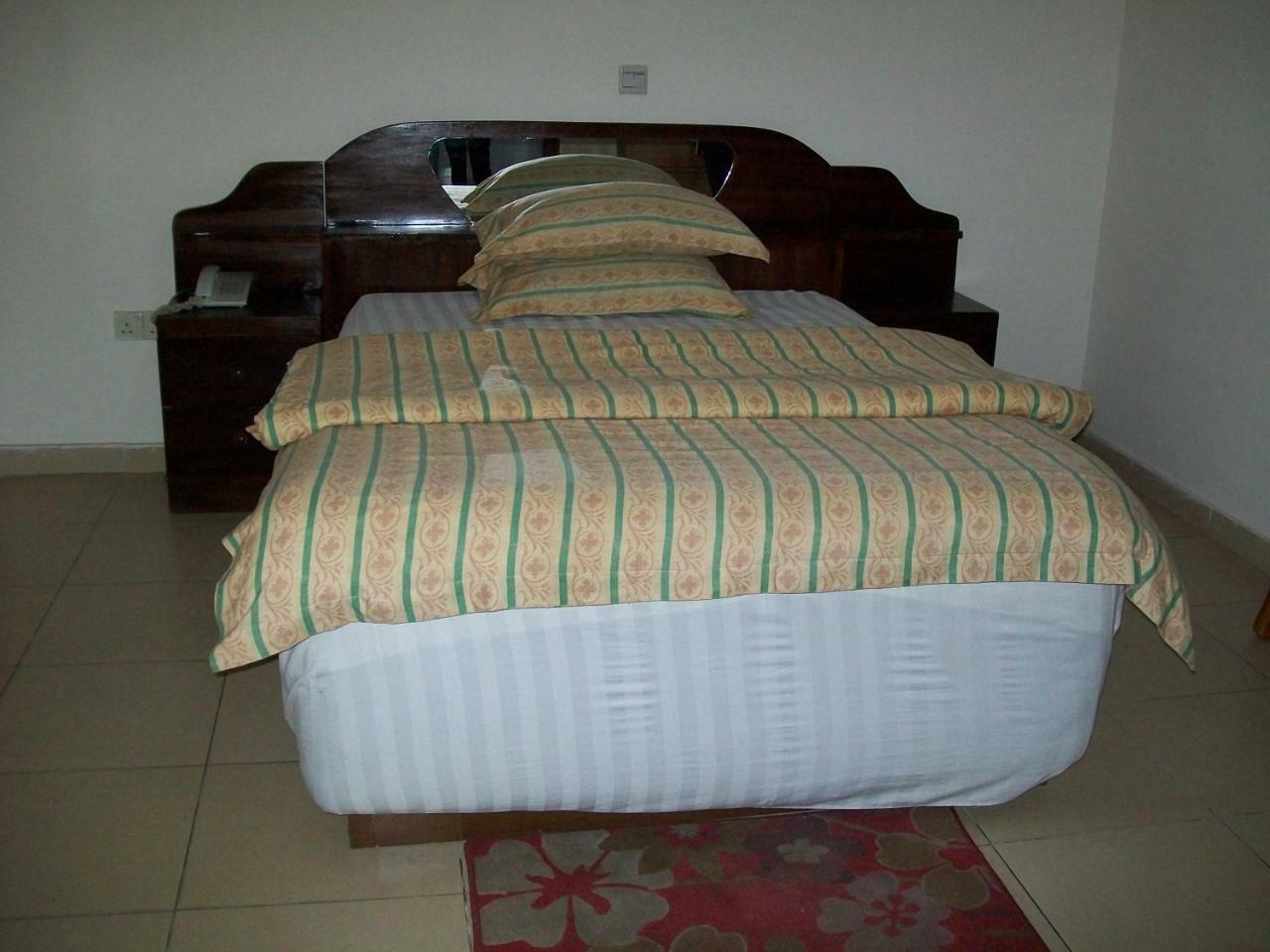 Ampomaah Hotel Accra Exterior photo