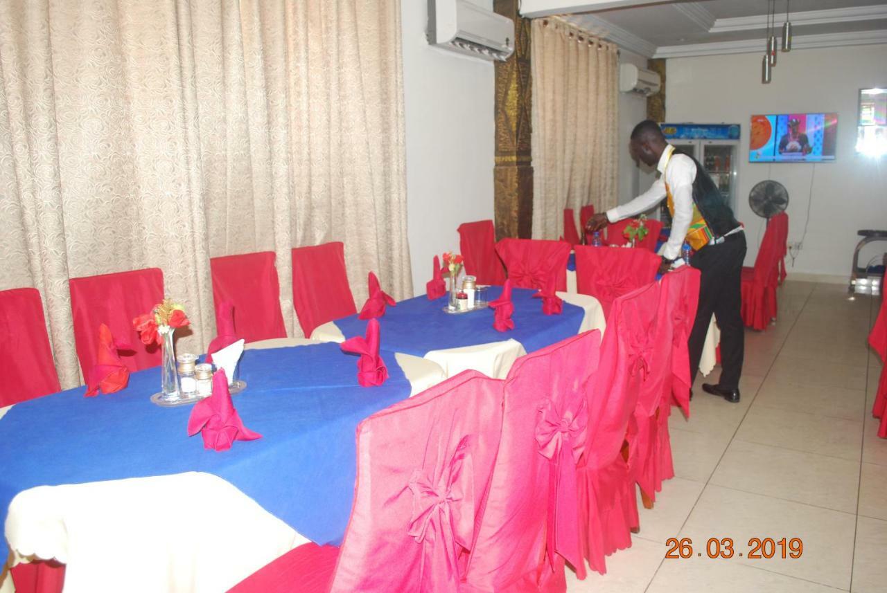 Ampomaah Hotel Accra Exterior photo