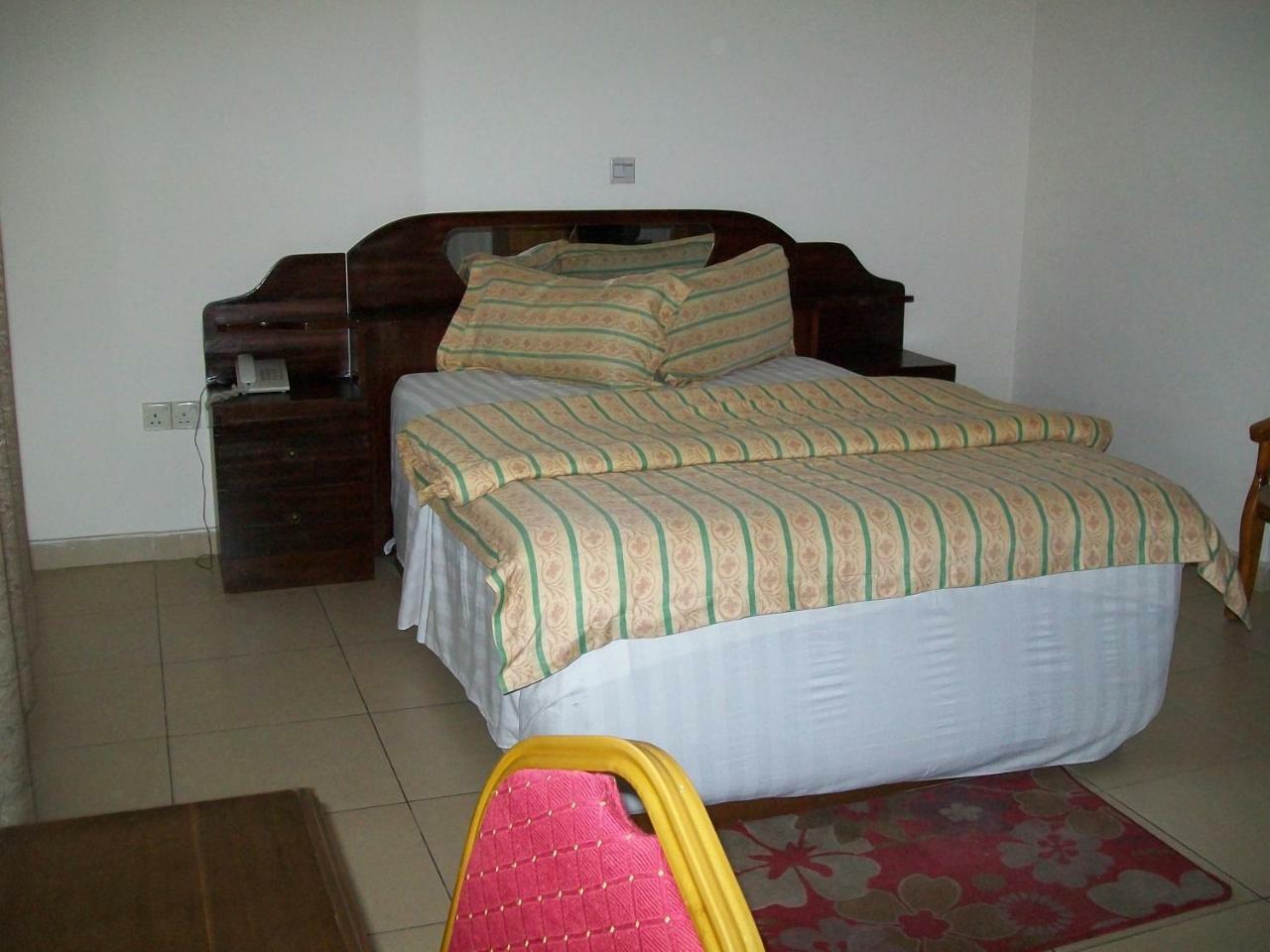 Ampomaah Hotel Accra Exterior photo