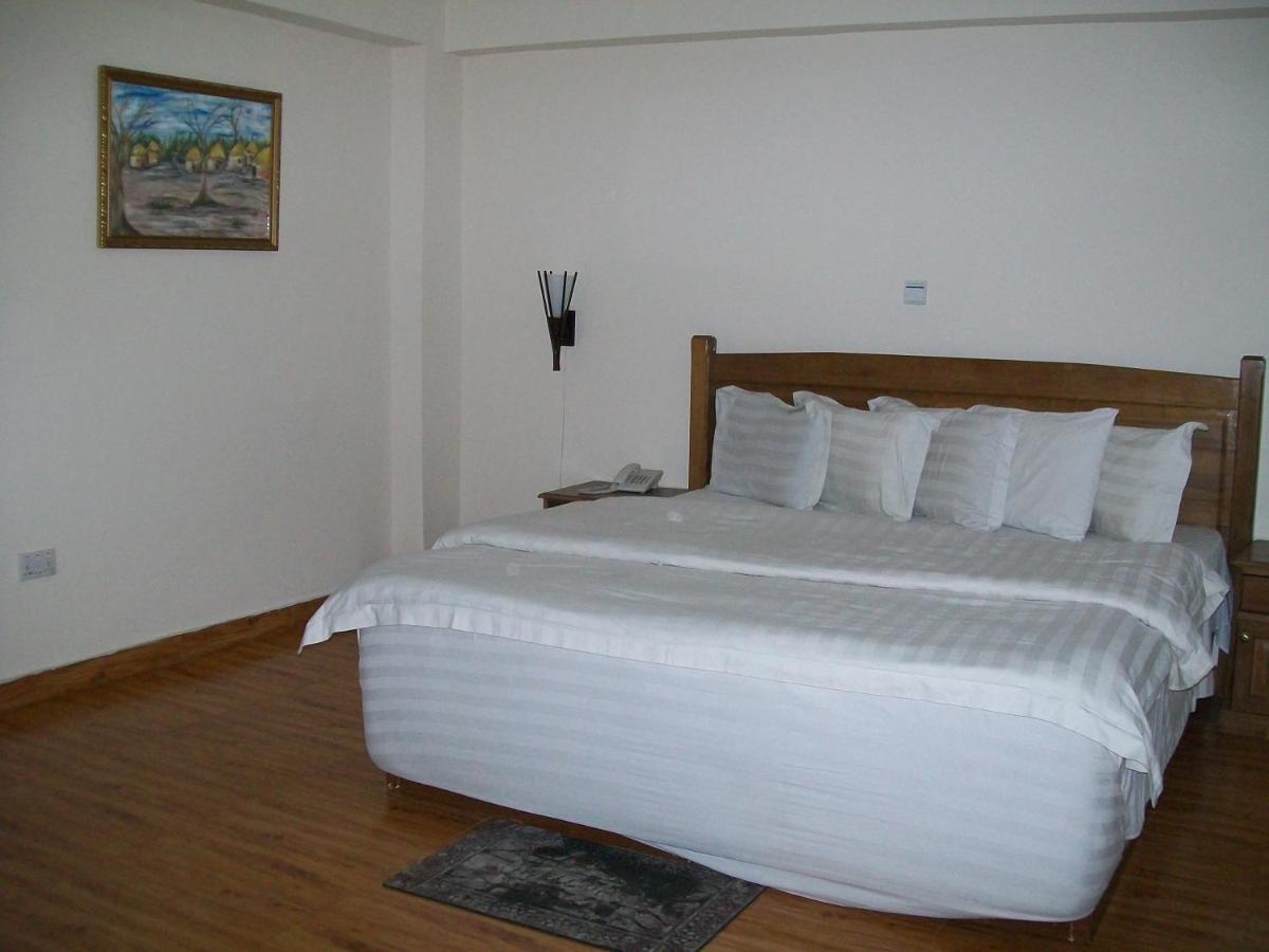 Ampomaah Hotel Accra Exterior photo